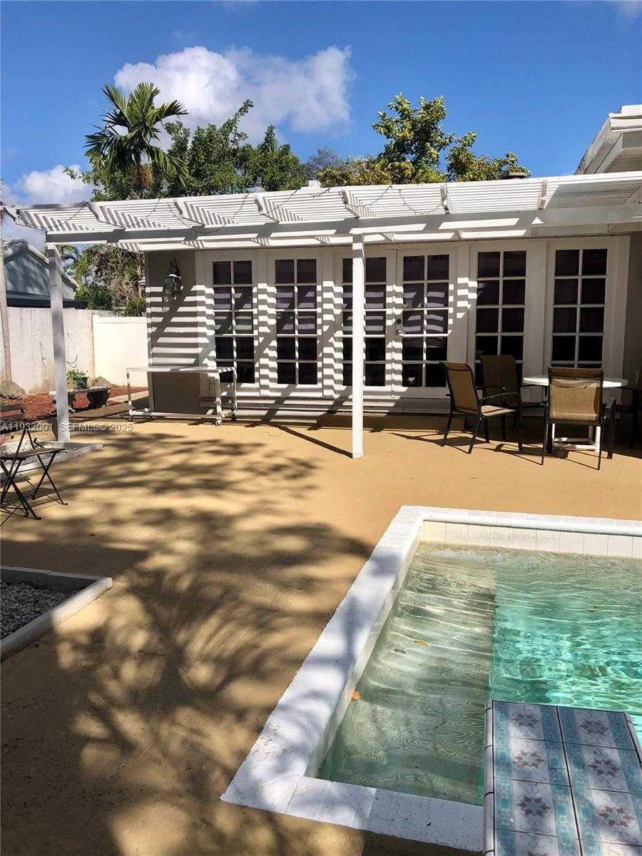 Small Image of 1628 NORTH EAST 4TH PL, Fort Lauderdale Number 3