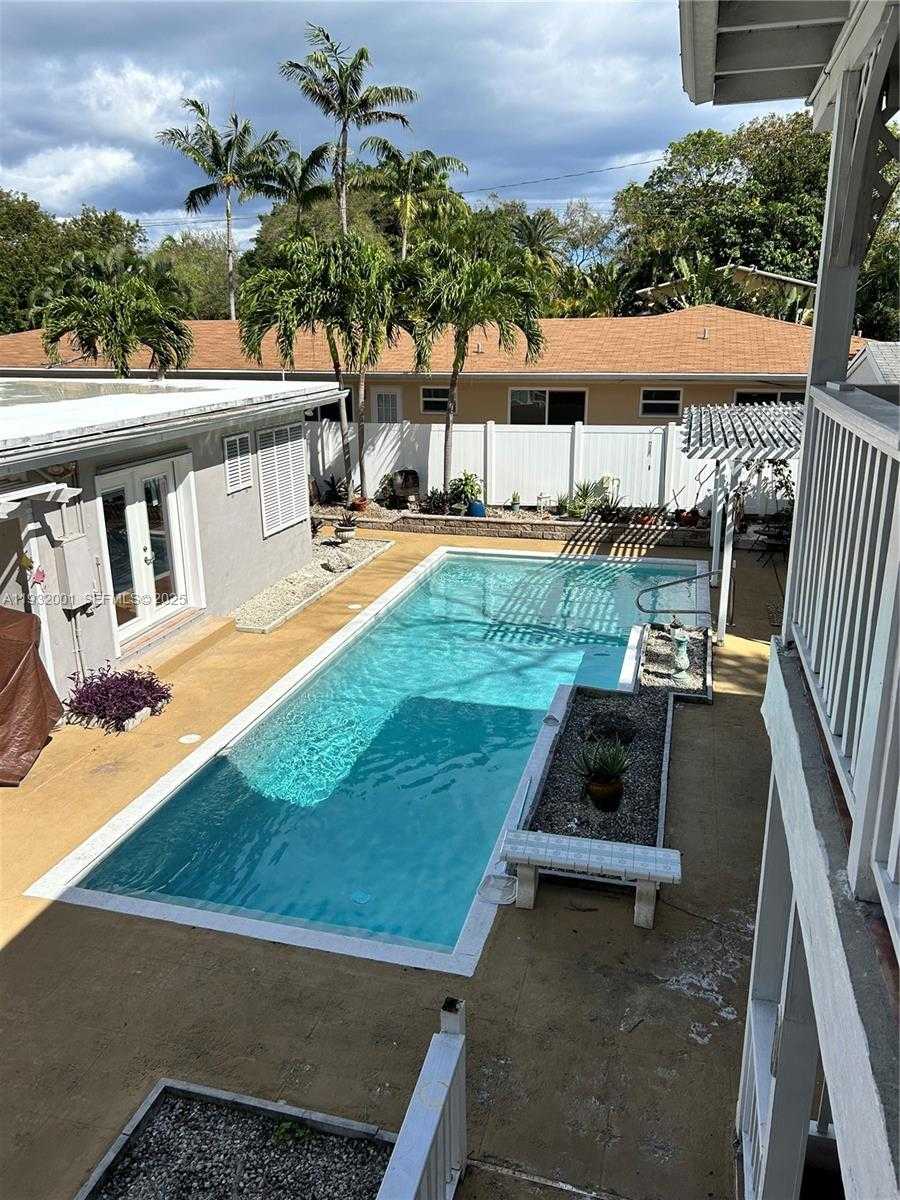 Small Image of 1628 NORTH EAST 4TH PL, Fort Lauderdale Number 4