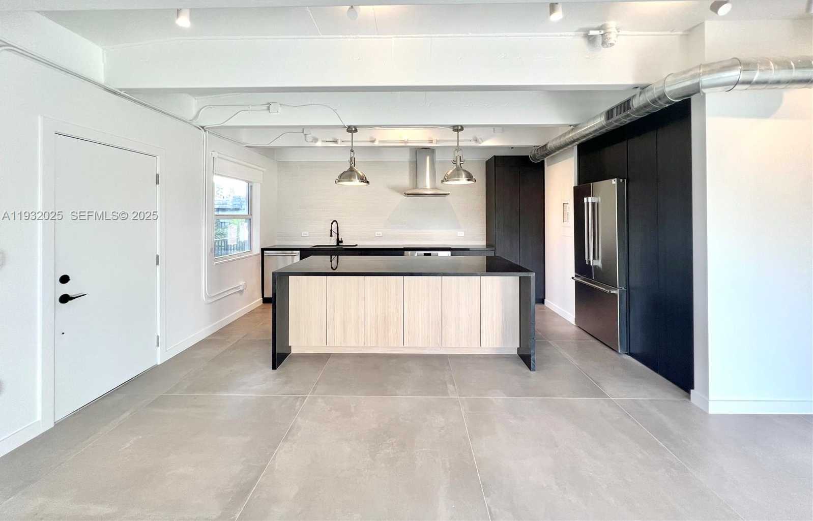 Small Image of 6815 EDGEWATER DR #308, Coral Gables Number 3