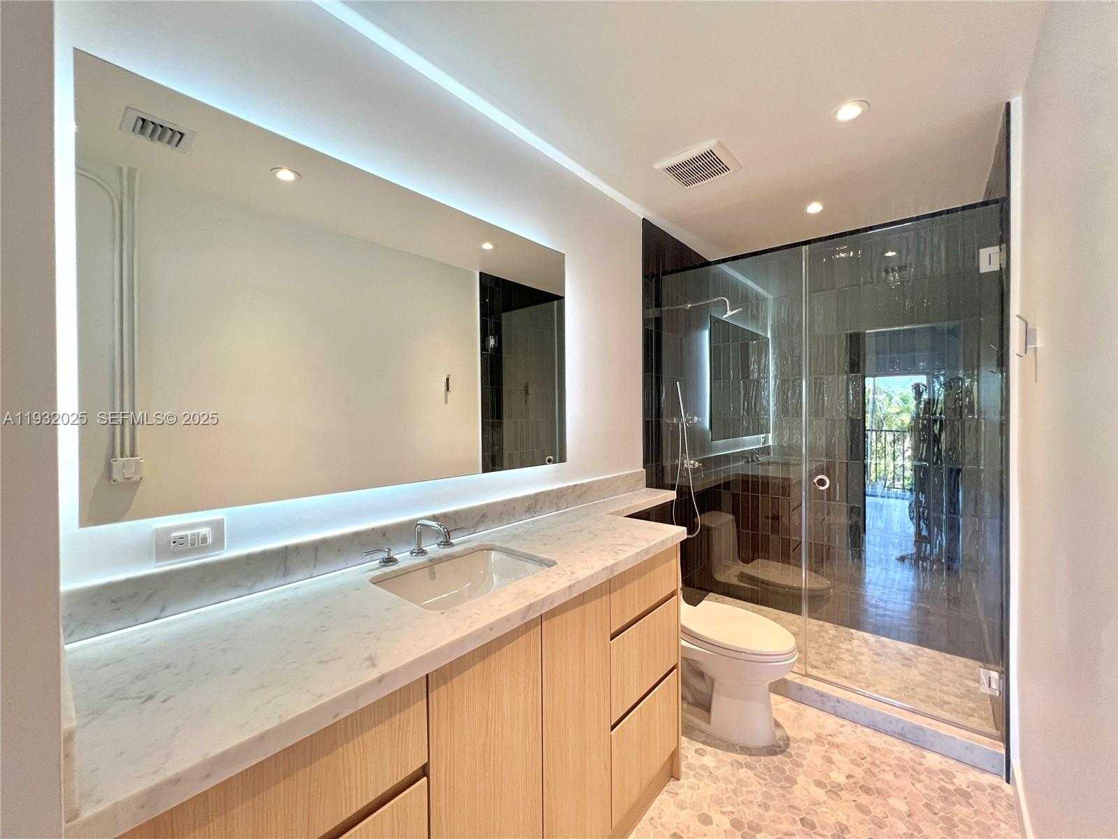 Small Image of 6815 EDGEWATER DR #308, Coral Gables Number 7