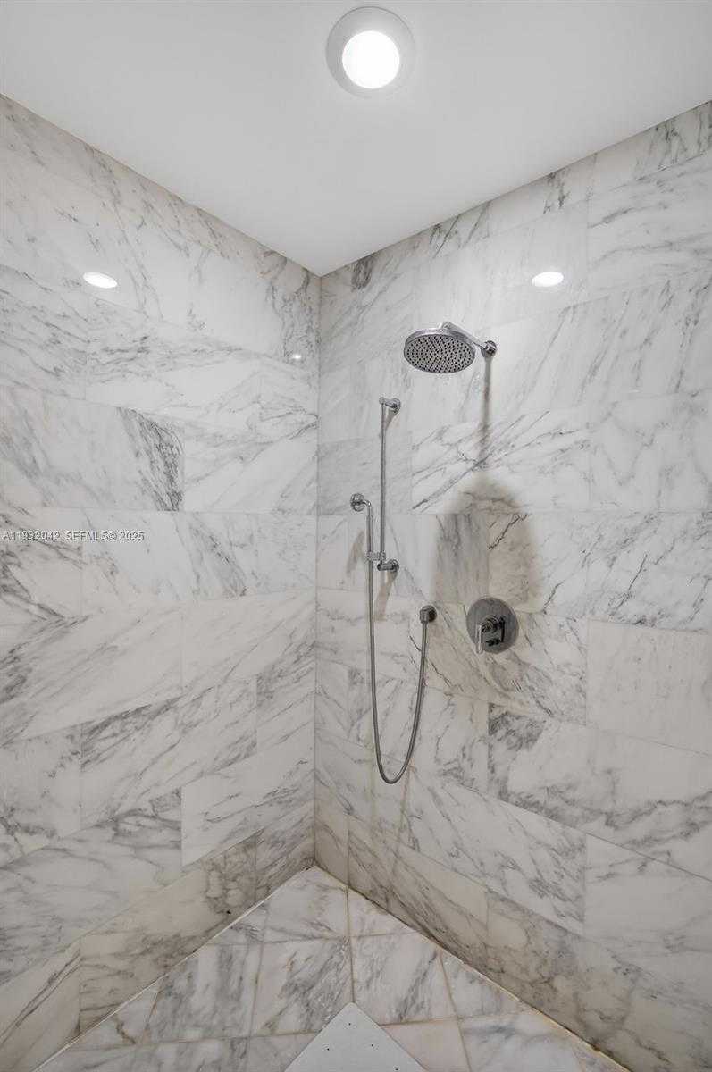 Small Image of 4100 ISLAND BLVD #2303, Aventura Number 26