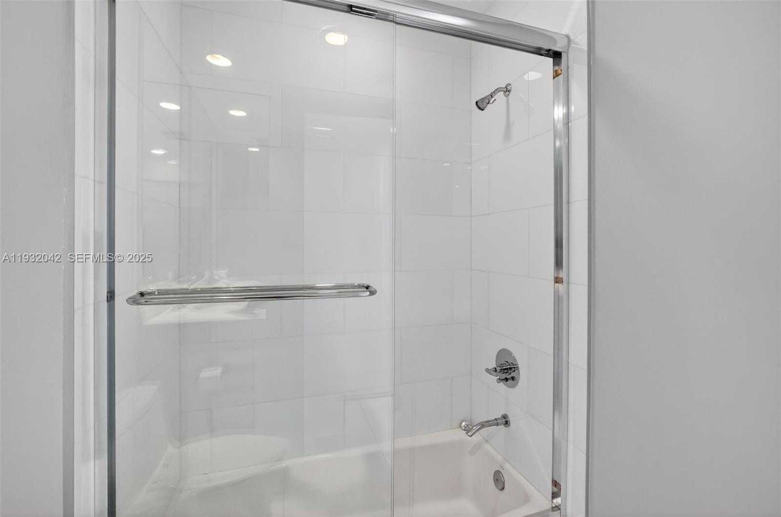 Small Image of 4100 ISLAND BLVD #2303, Aventura Number 31