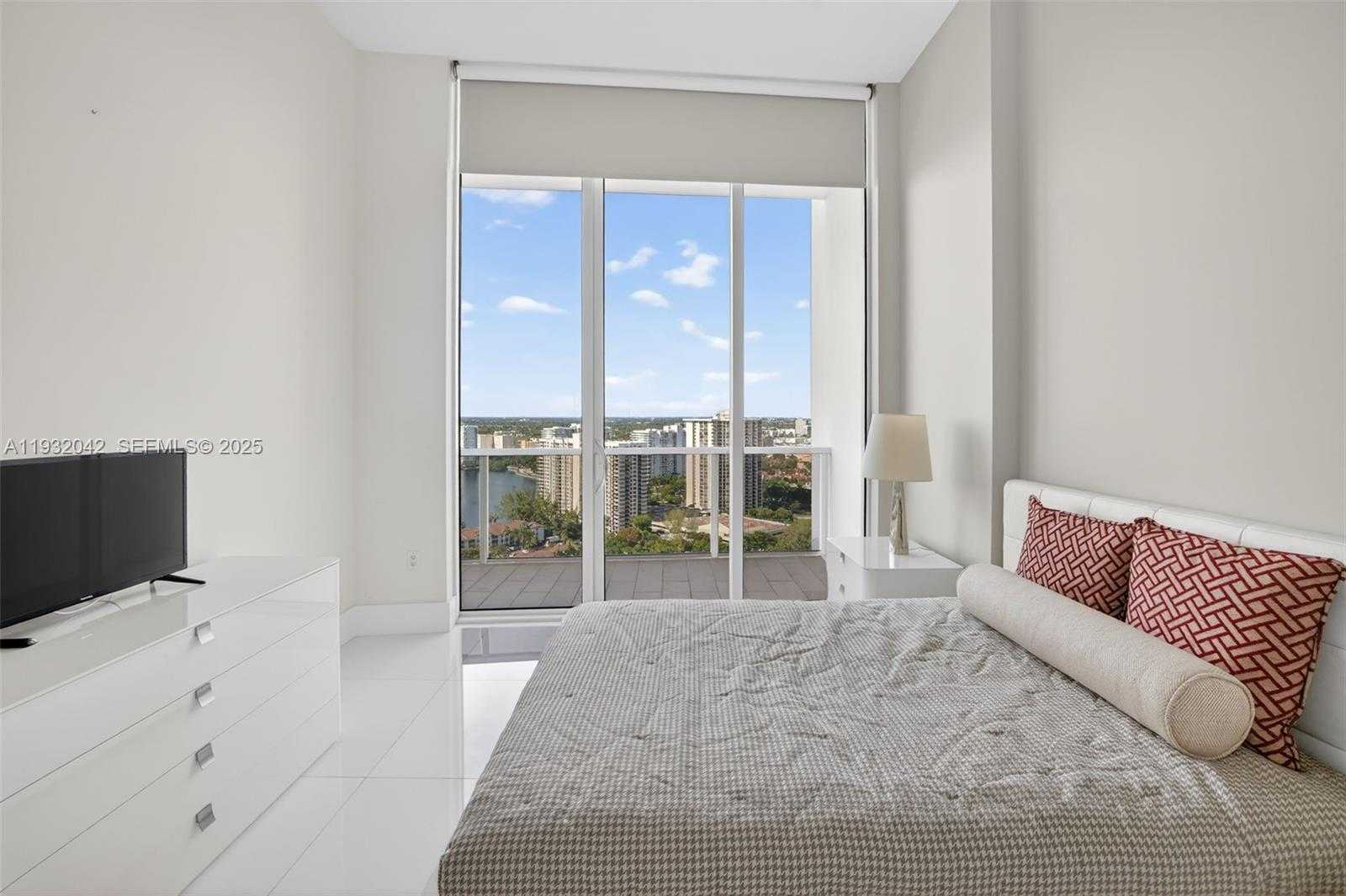 Small Image of 4100 ISLAND BLVD #2303, Aventura Number 33