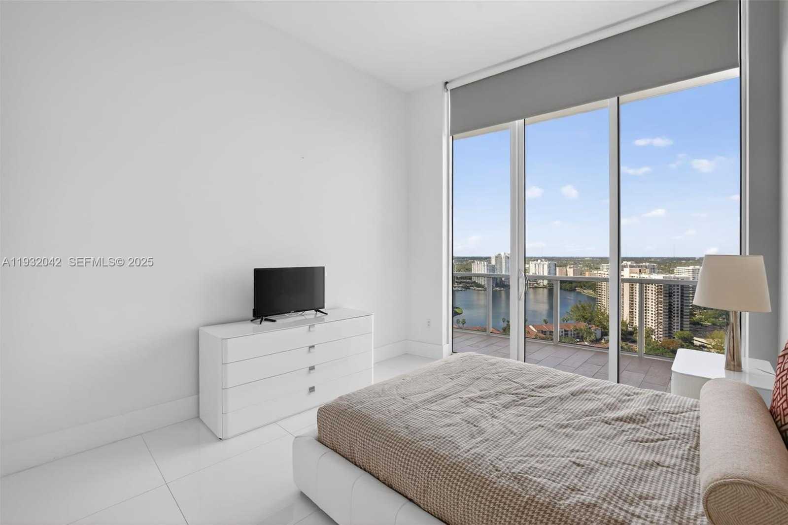 Small Image of 4100 ISLAND BLVD #2303, Aventura Number 34