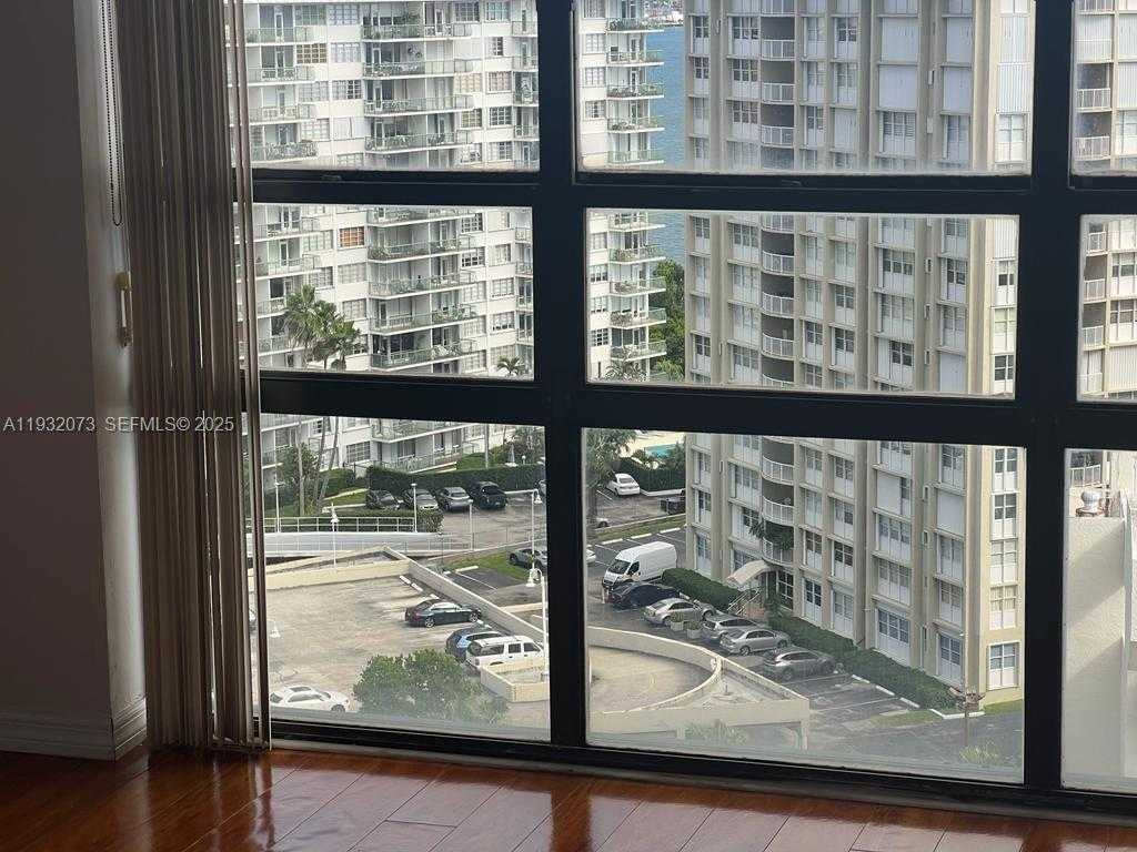 Small Image of 1450 BRICKELL BAY DR #1606, Miami Number 12