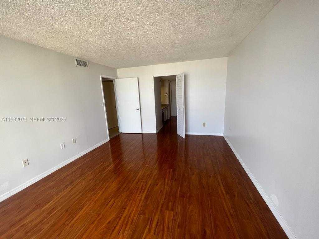 Small Image of 1450 BRICKELL BAY DR #1606, Miami Number 17