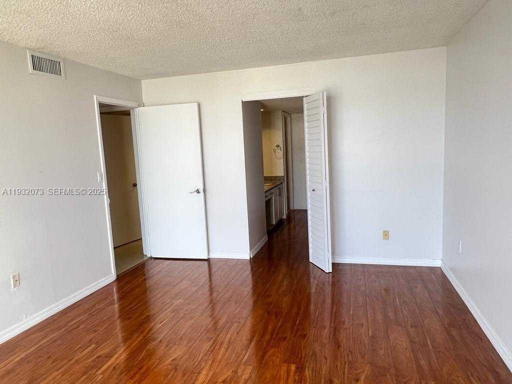 Small Image of 1450 BRICKELL BAY DR #1606, Miami Number 18