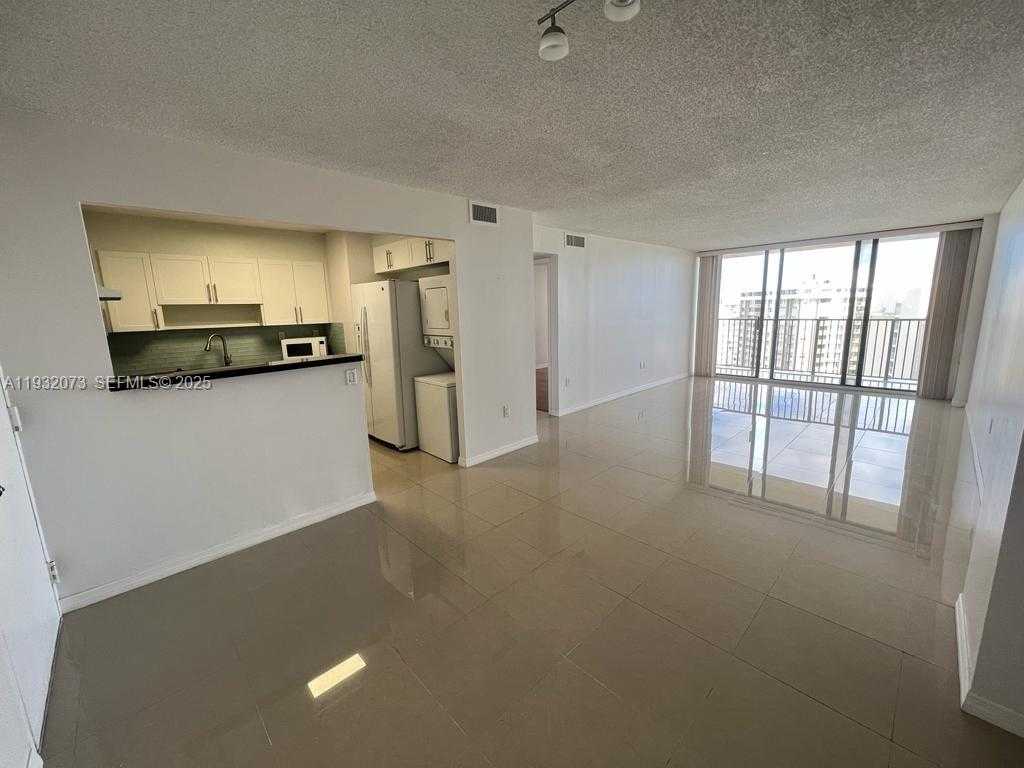 Small Image of 1450 BRICKELL BAY DR #1606, Miami Number 4