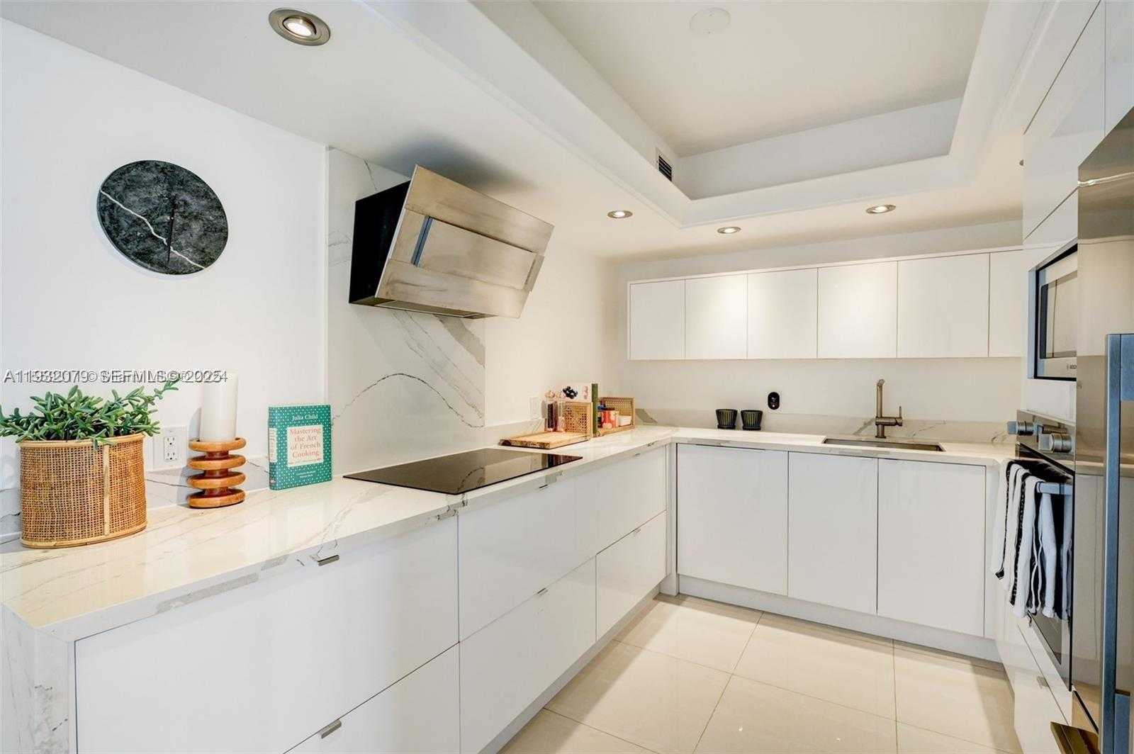 Small Image of 5600 COLLINS AVE #9M, Miami Beach Number 10