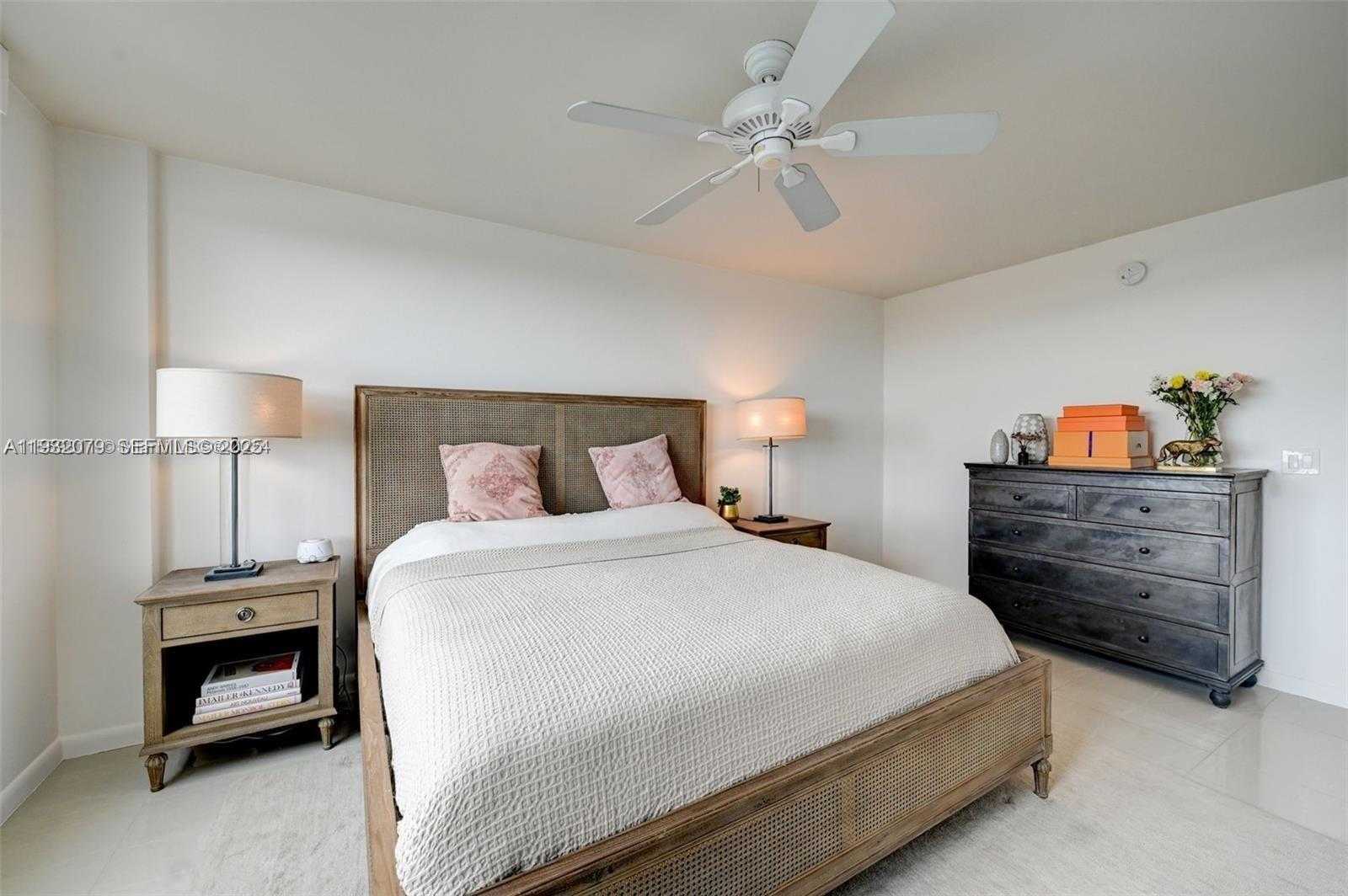 Small Image of 5600 COLLINS AVE #9M, Miami Beach Number 16