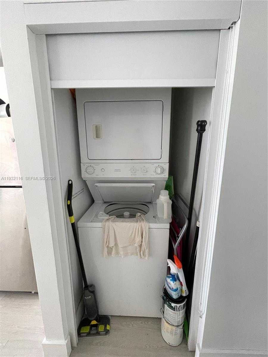 Small Image of 90 SOUTH WEST 3RD ST #1205, Miami Number 12