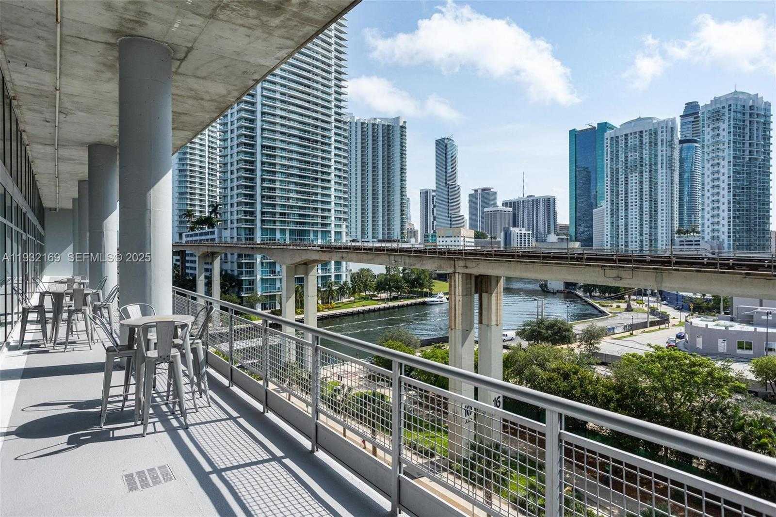 Small Image of 690 SOUTH WEST 1ST CT #1213, Miami Number 22