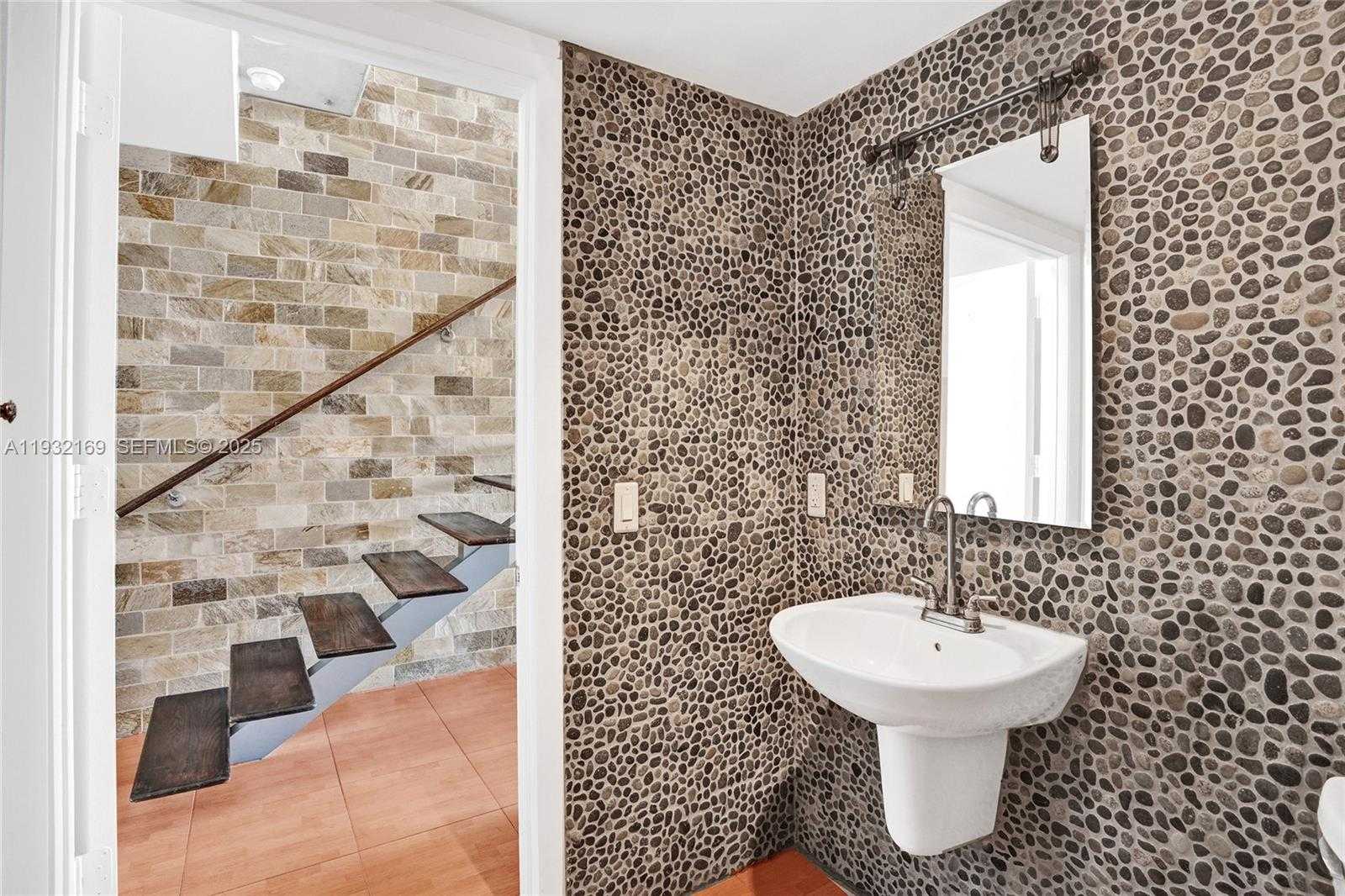 Small Image of 690 SOUTH WEST 1ST CT #1213, Miami Number 6