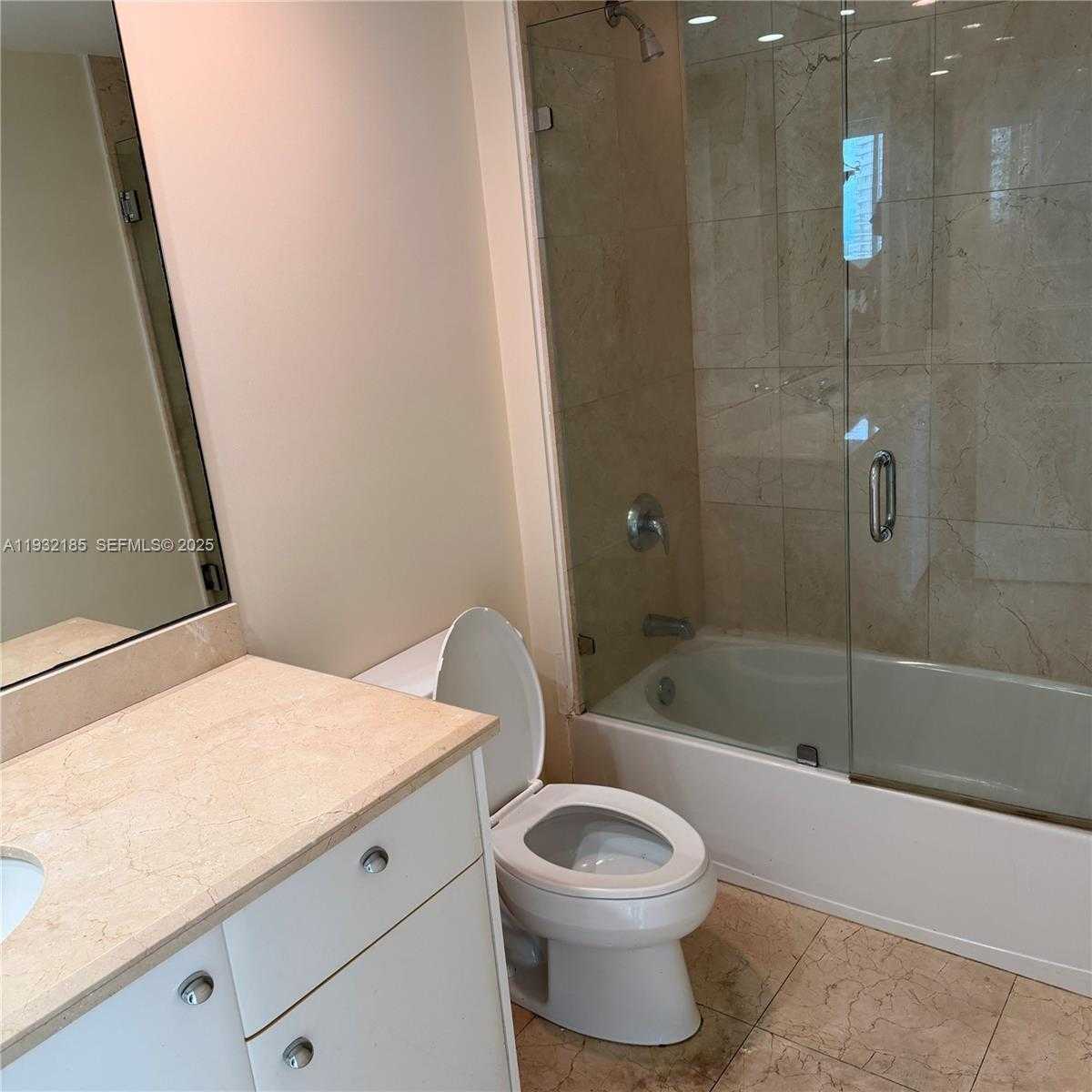 Small Image of 19400 TURNBERRY WAY #1621, Aventura Number 12