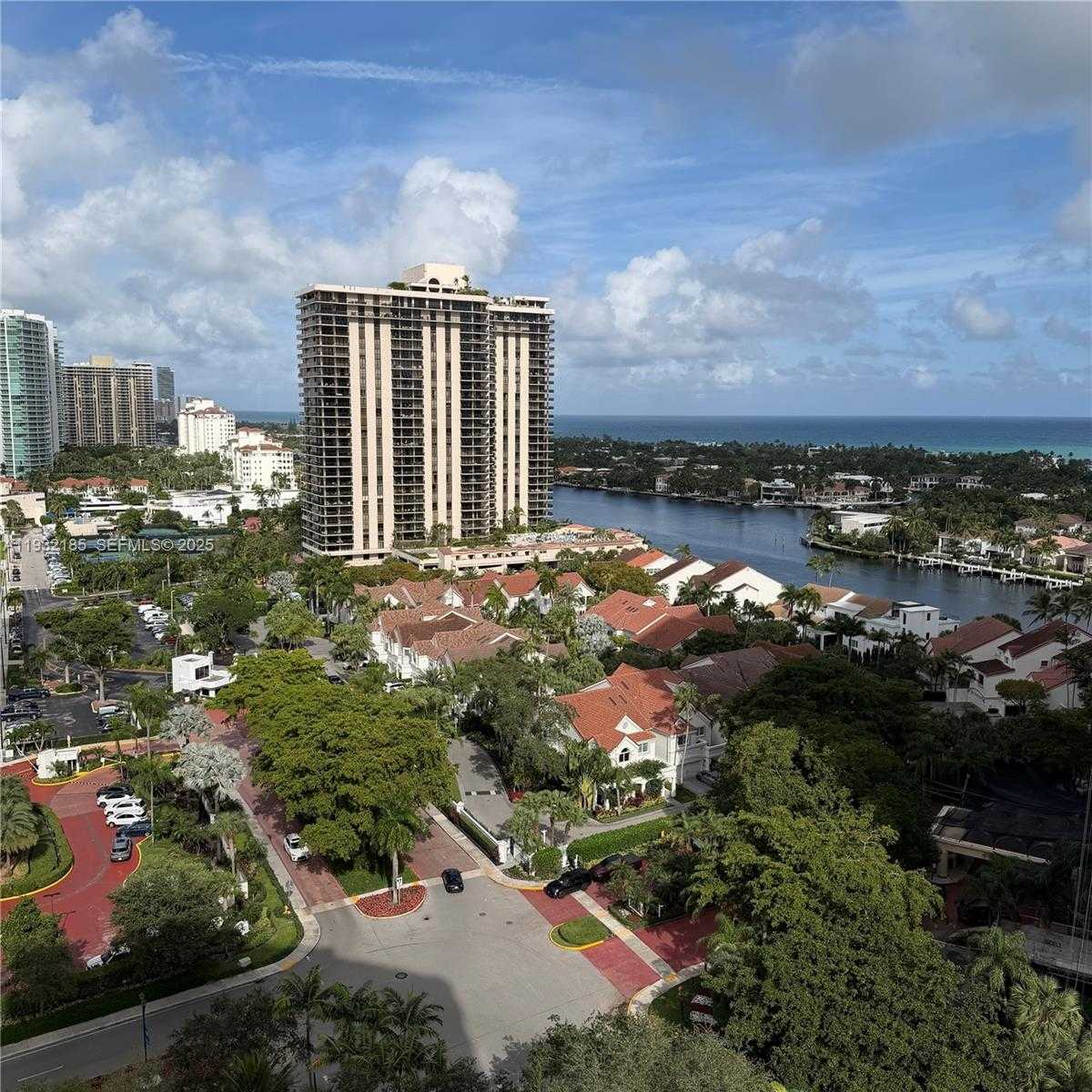 Small Image of 19400 TURNBERRY WAY #1621, Aventura Number 4