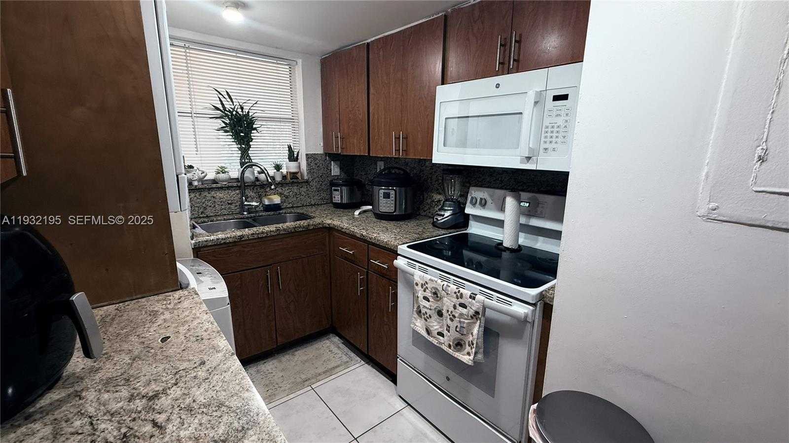 Small Image of 8860 FONTAINEBLEAU BLVD #103, Miami Number 19