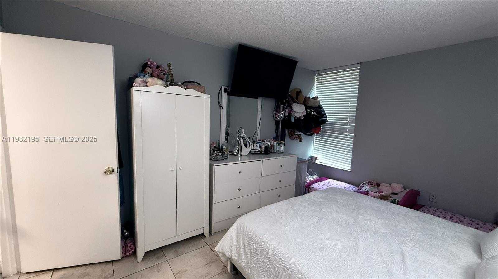 Small Image of 8860 FONTAINEBLEAU BLVD #103, Miami Number 31