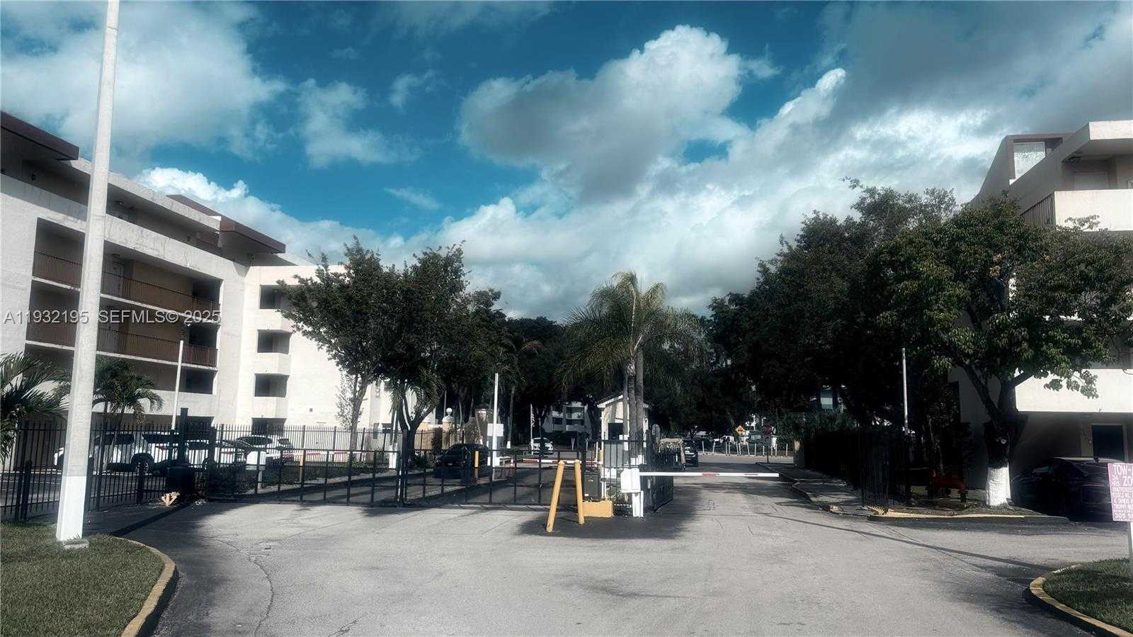 Small Image of 8860 FONTAINEBLEAU BLVD #103, Miami Number 39