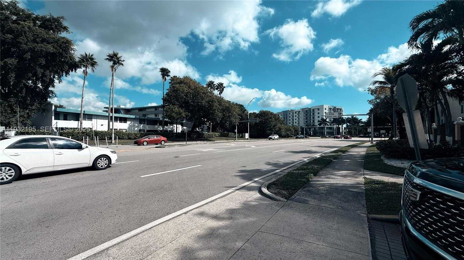 Small Image of 8860 FONTAINEBLEAU BLVD #103, Miami Number 46