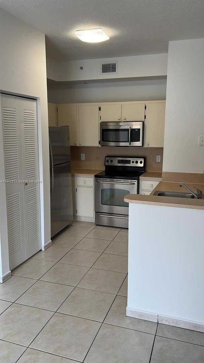 Small Image of 7240 NORTH WEST 114TH AVE #201, Doral Number 4