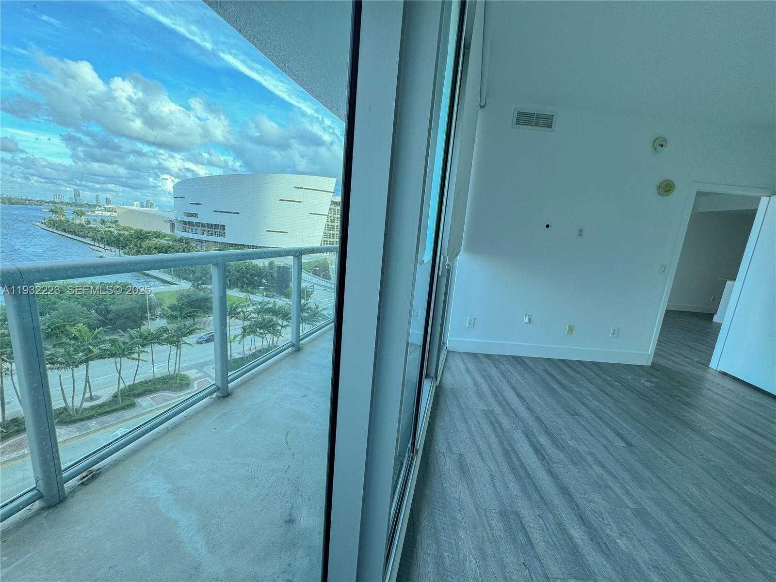 Small Image of 888 BISCAYNE BLVD #709, Miami Number 16