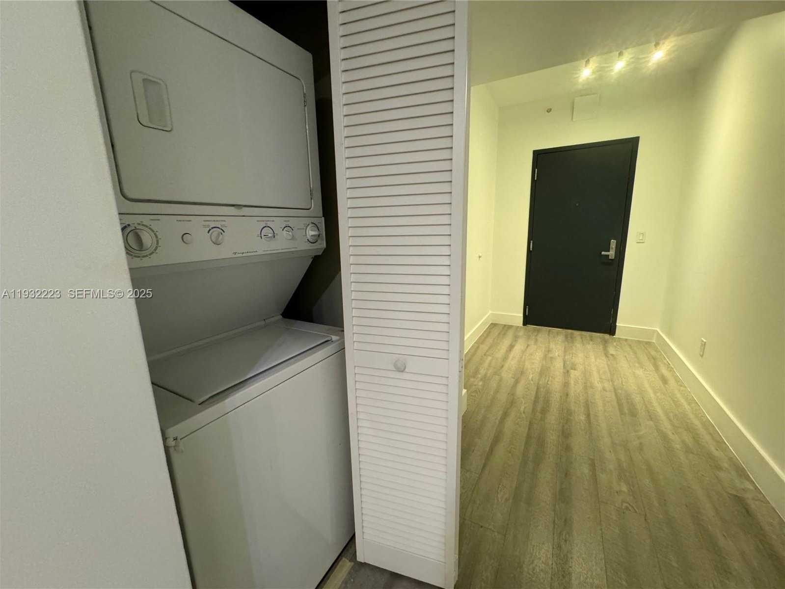 Small Image of 888 BISCAYNE BLVD #709, Miami Number 32