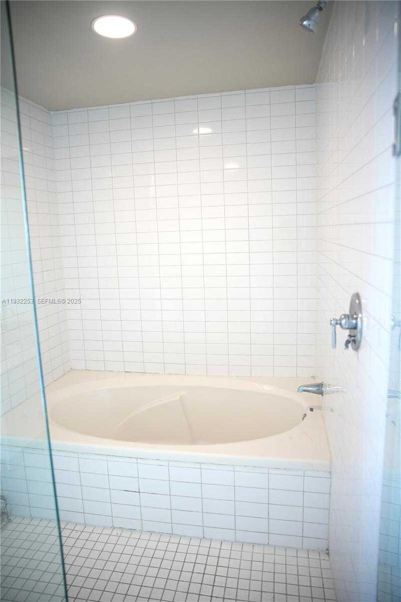 Small Image of 888 BISCAYNE BLVD #609, Miami Number 34