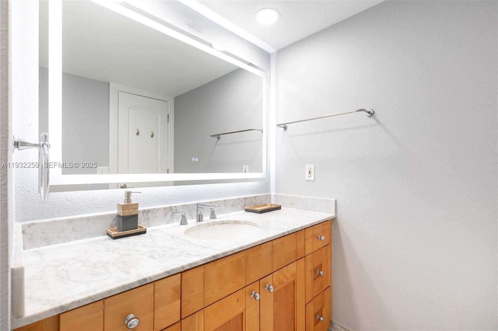 Small Image of 2401 SOUTH OCEAN DR #1204, Hollywood Number 24