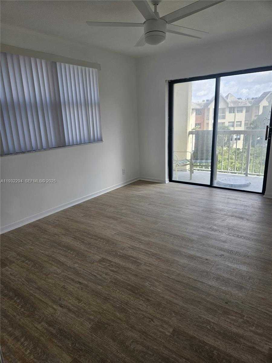 Small Image of 8180 GENEVA CT #518, Doral Number 8