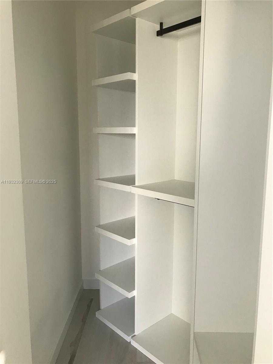 Small Image of 480 NORTH EAST 31 ST #3905, Miami Number 11