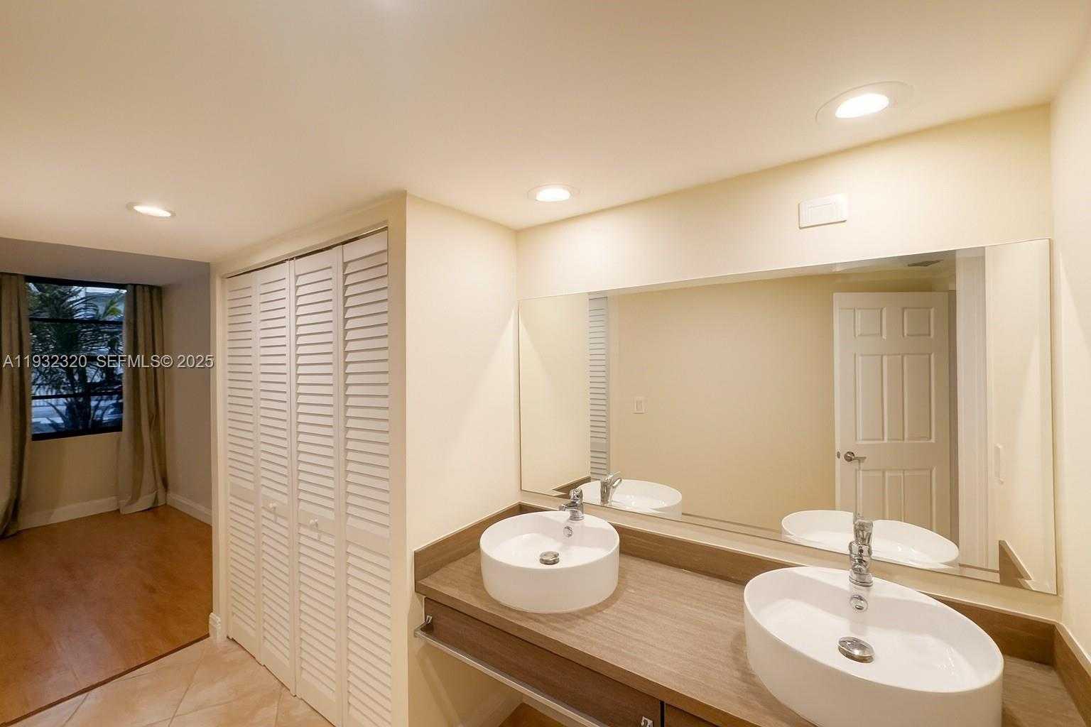 Small Image of 20400 WEST COUNTRY CLUB DR #115, Aventura Number 6