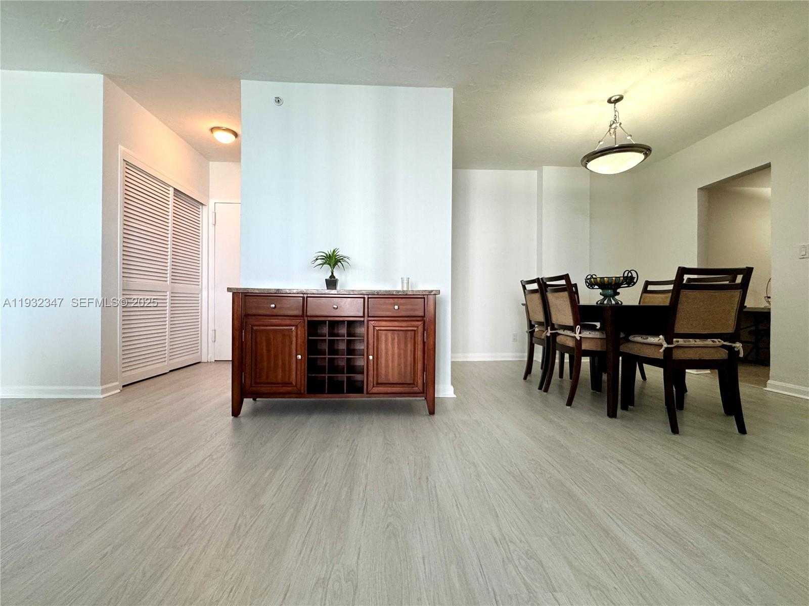 Small Image of 3001 SOUTH OCEAN DR #645, Hollywood Number 4