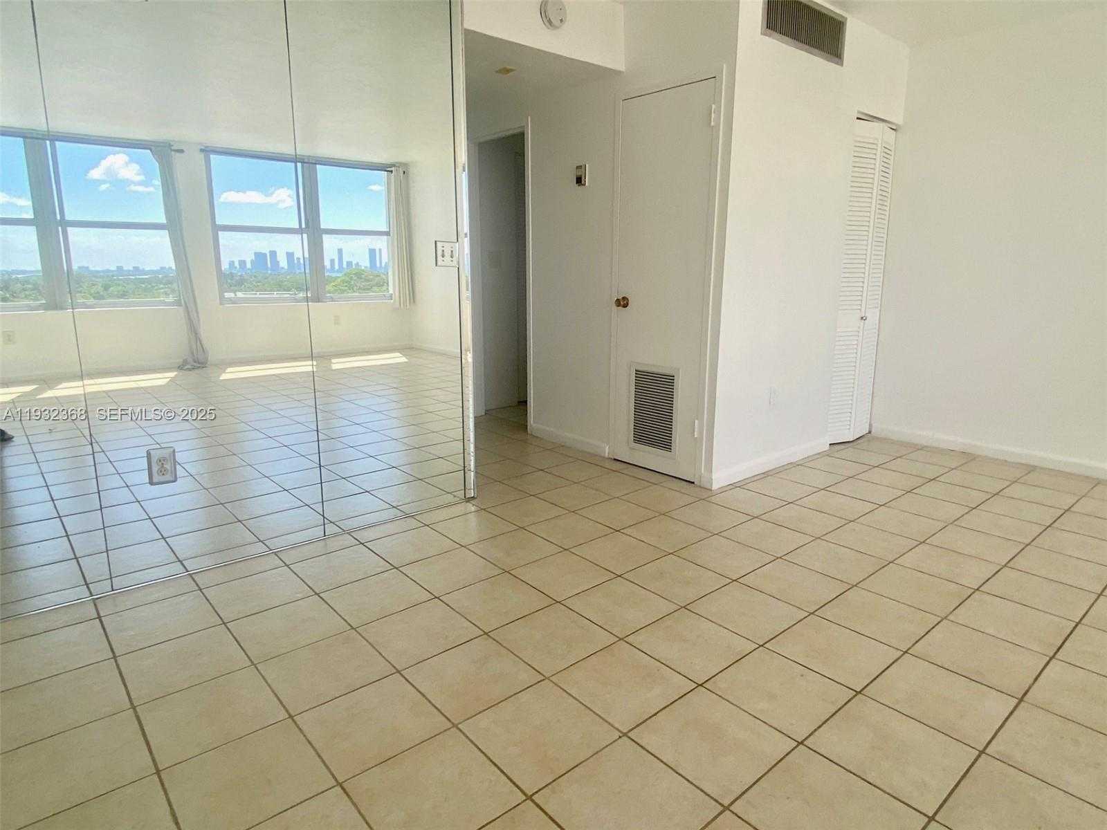 Small Image of 2899 COLLINS AVE #1144, Miami Beach Number 4