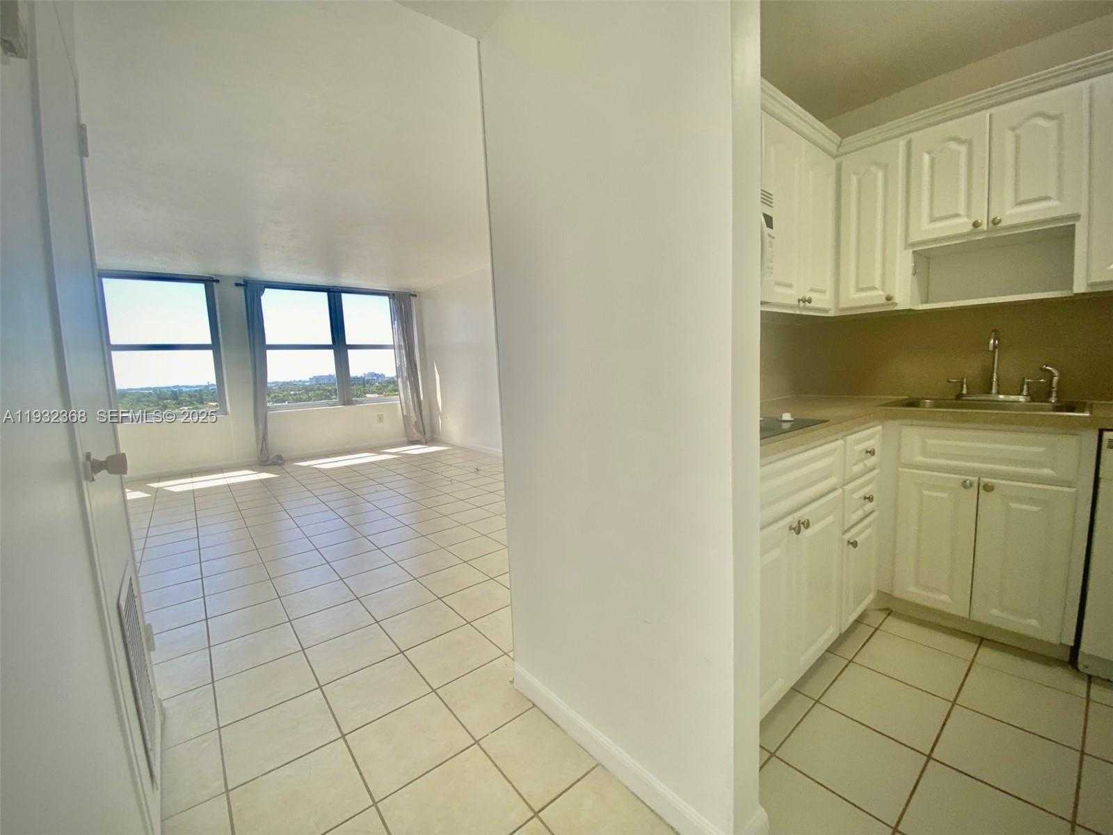 Small Image of 2899 COLLINS AVE #1144, Miami Beach Number 6