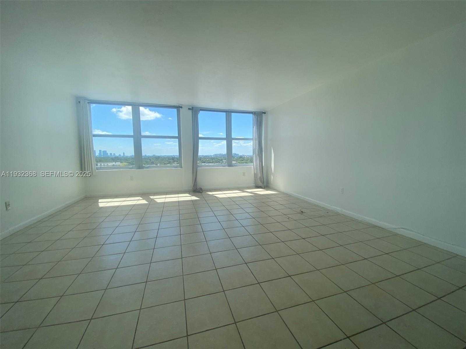 Small Image of 2899 COLLINS AVE #1144, Miami Beach Number 7
