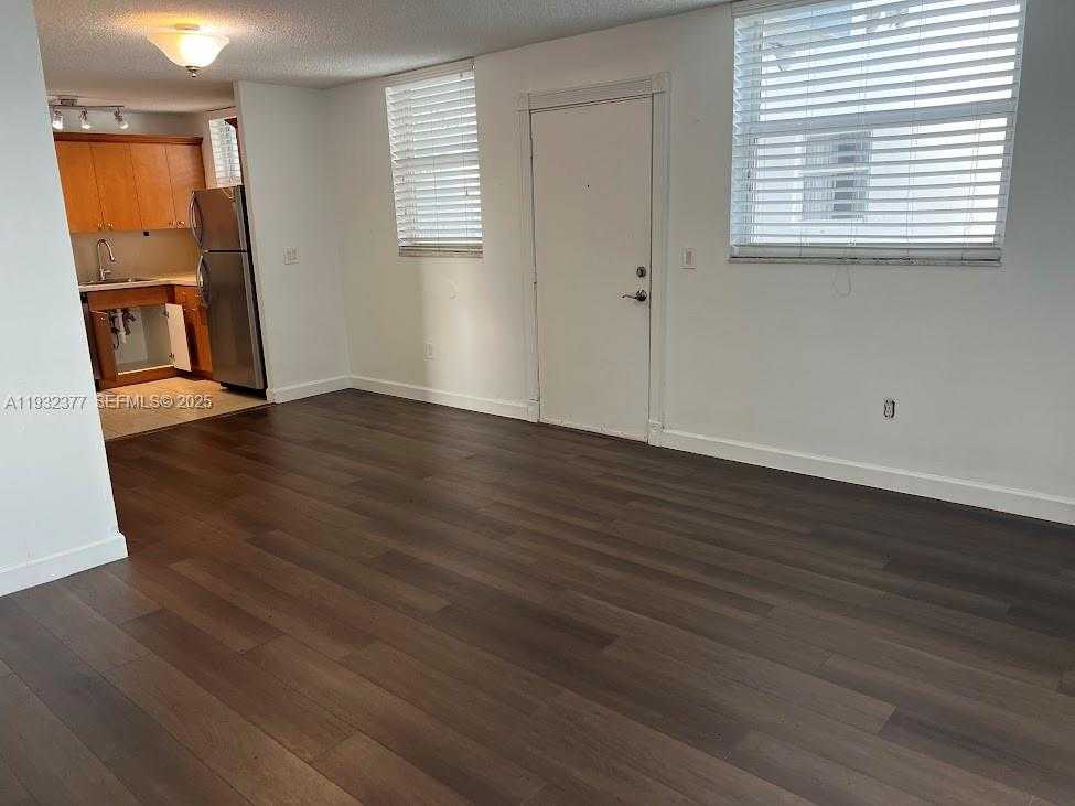 Small Image of 1801 SOUTH TREASURE DR #417, North Bay Village Number 3