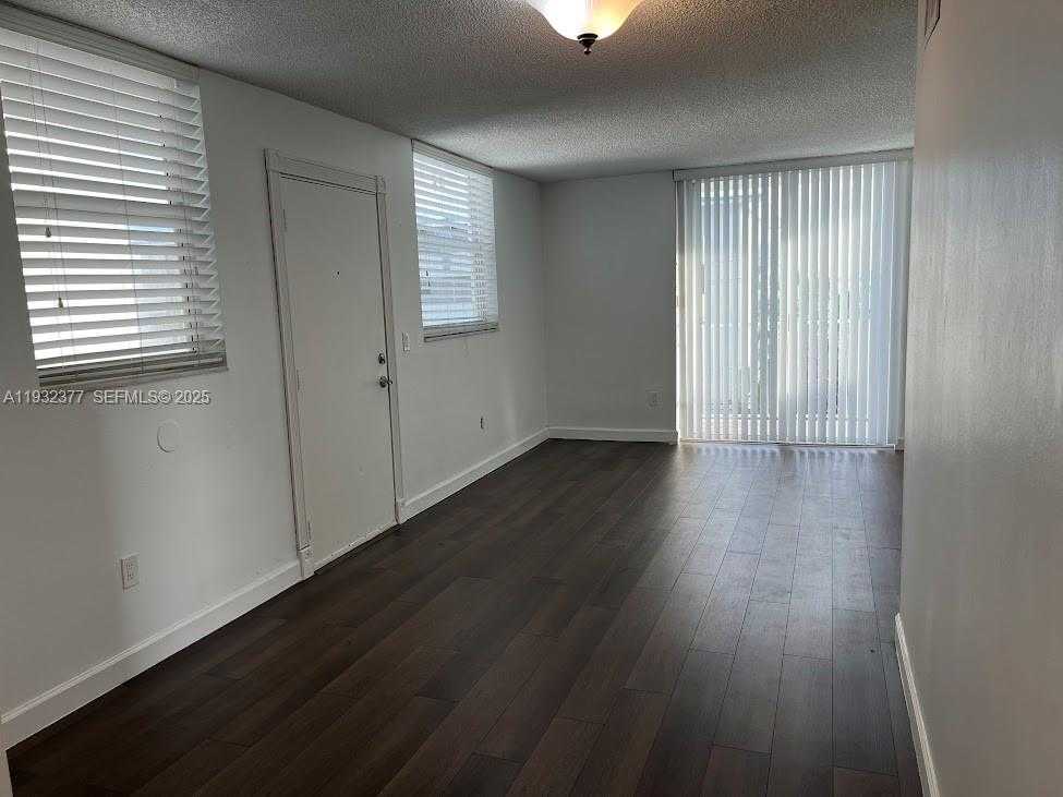 Small Image of 1801 SOUTH TREASURE DR #417, North Bay Village Number 5