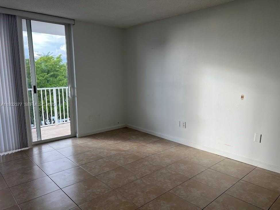 Small Image of 1801 SOUTH TREASURE DR #417, North Bay Village Number 6