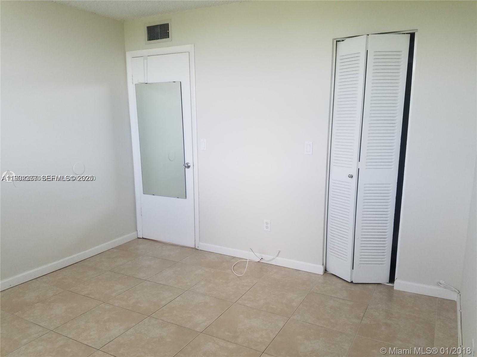 Small Image of 1801 SOUTH TREASURE DR #417, North Bay Village Number 7