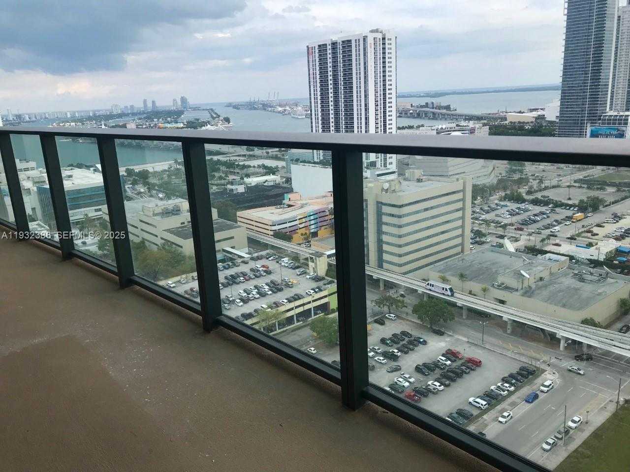 Imagen de Pequeño Objeto