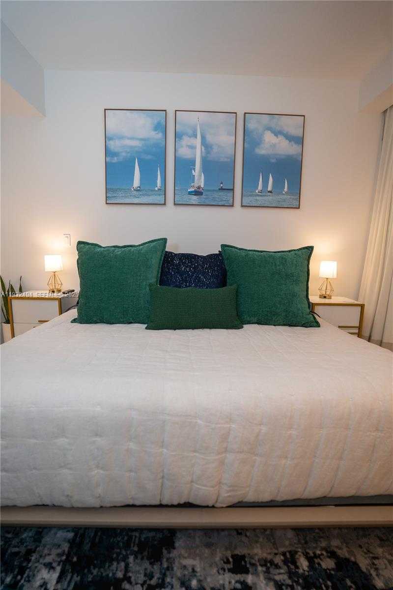 Small Image of 1395 BRICKELL AVE #3012, Miami Number 5