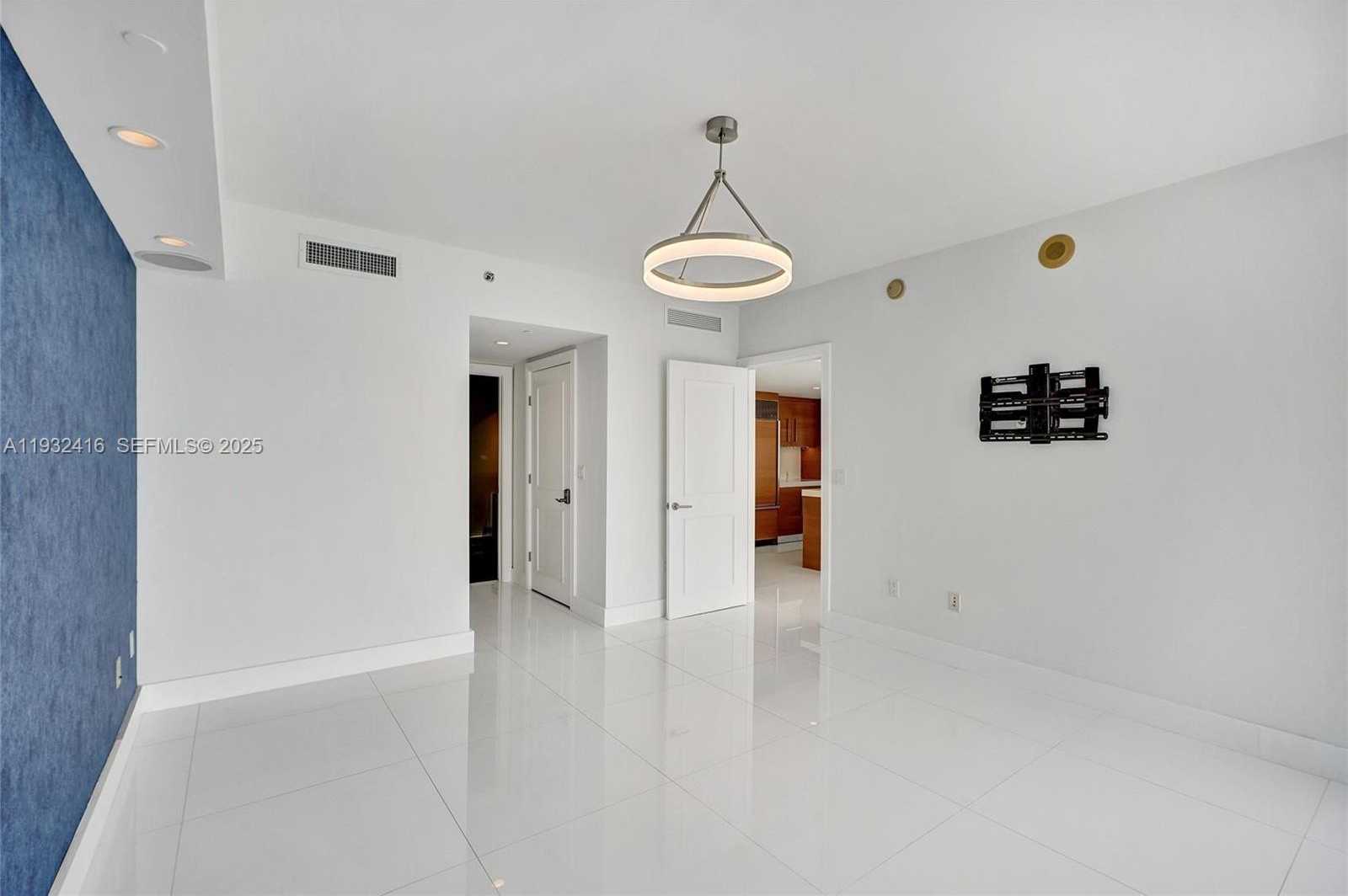 Small Image of 495 BRICKELL AVE #2301, Miami Number 22