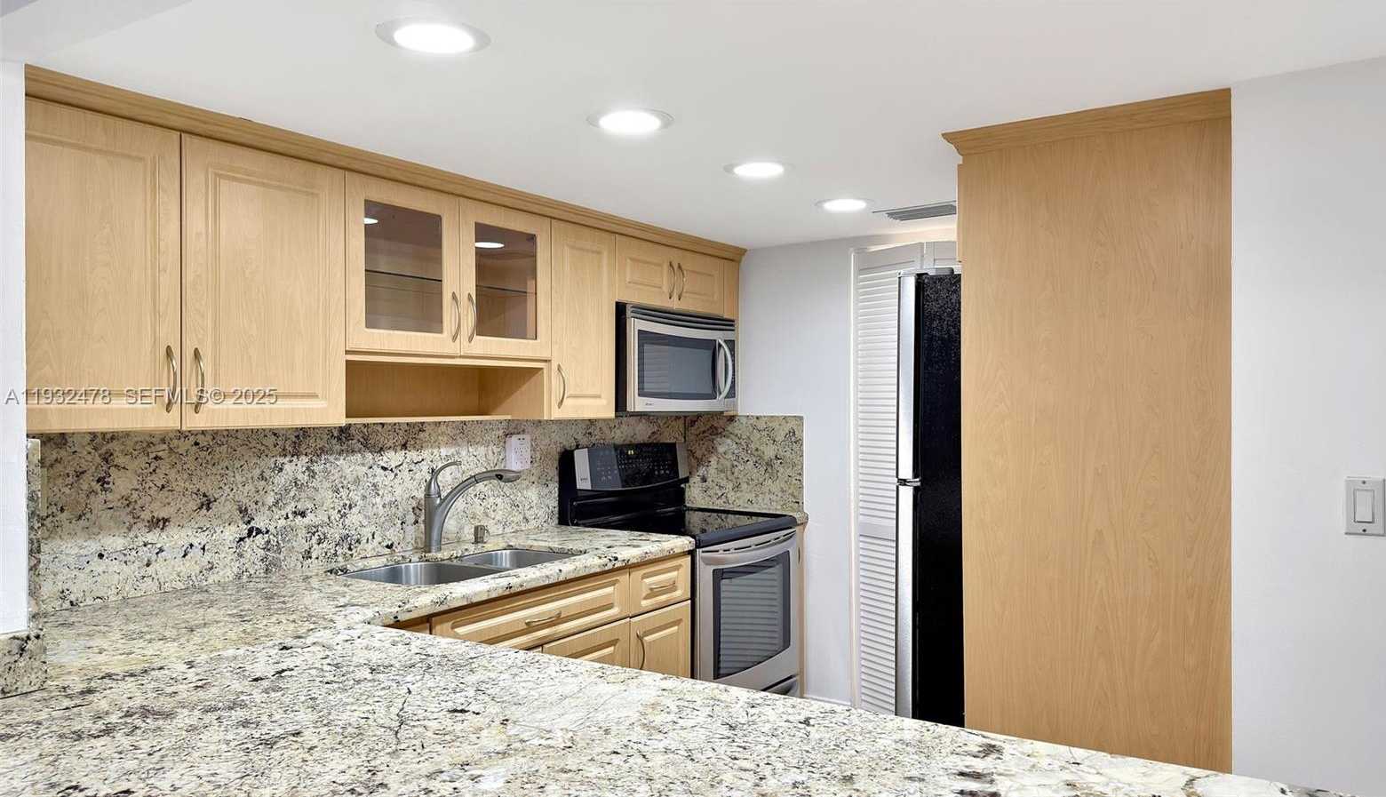 Small Image of 5201 ORDUNA DR #15, Coral Gables Number 9