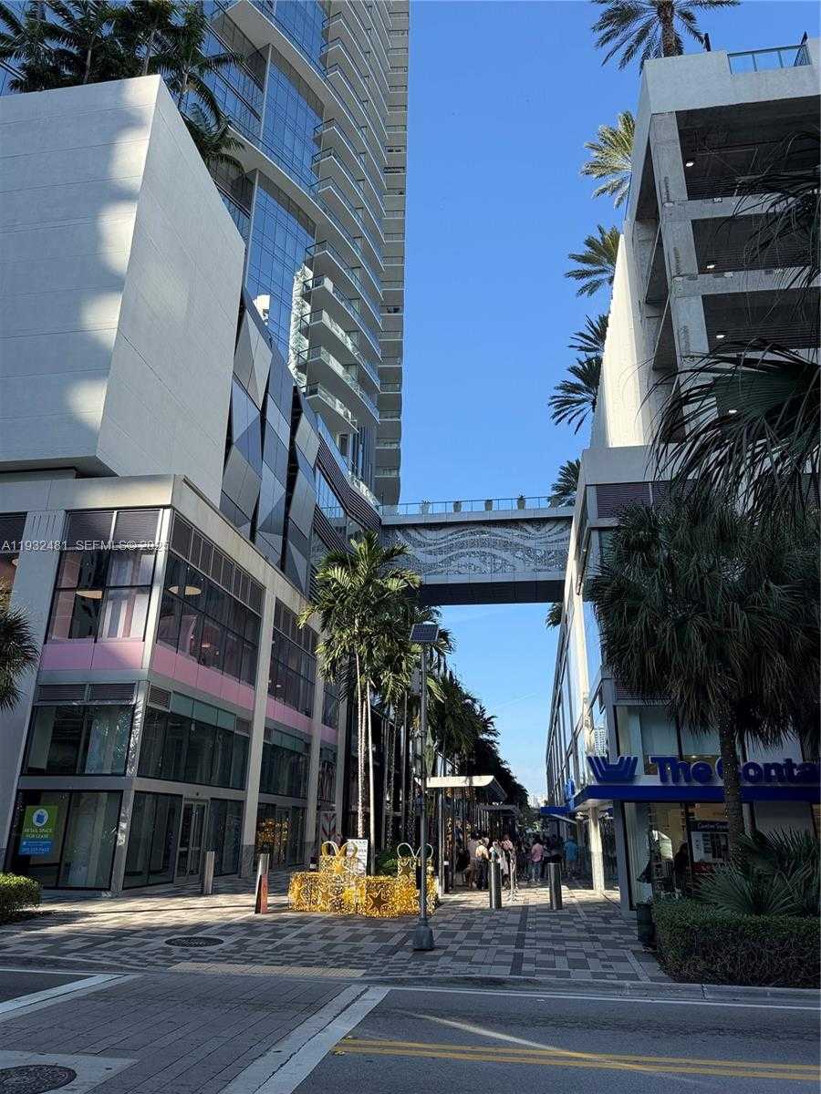 Small Image of 888 BISCAYNE BLVD #4302, Miami Number 16