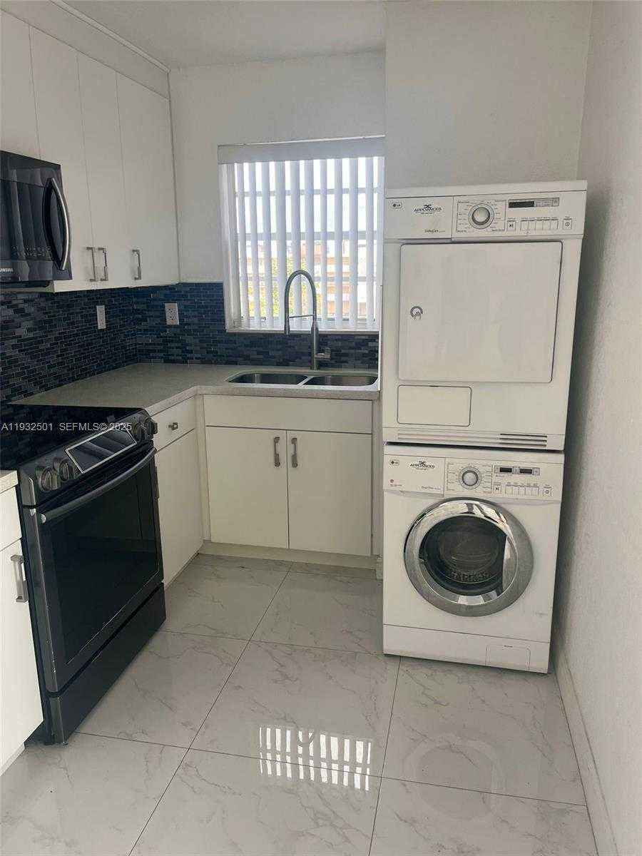 Small Image of 8870 FONTAINEBLEAU BLVD #401, Miami Number 3