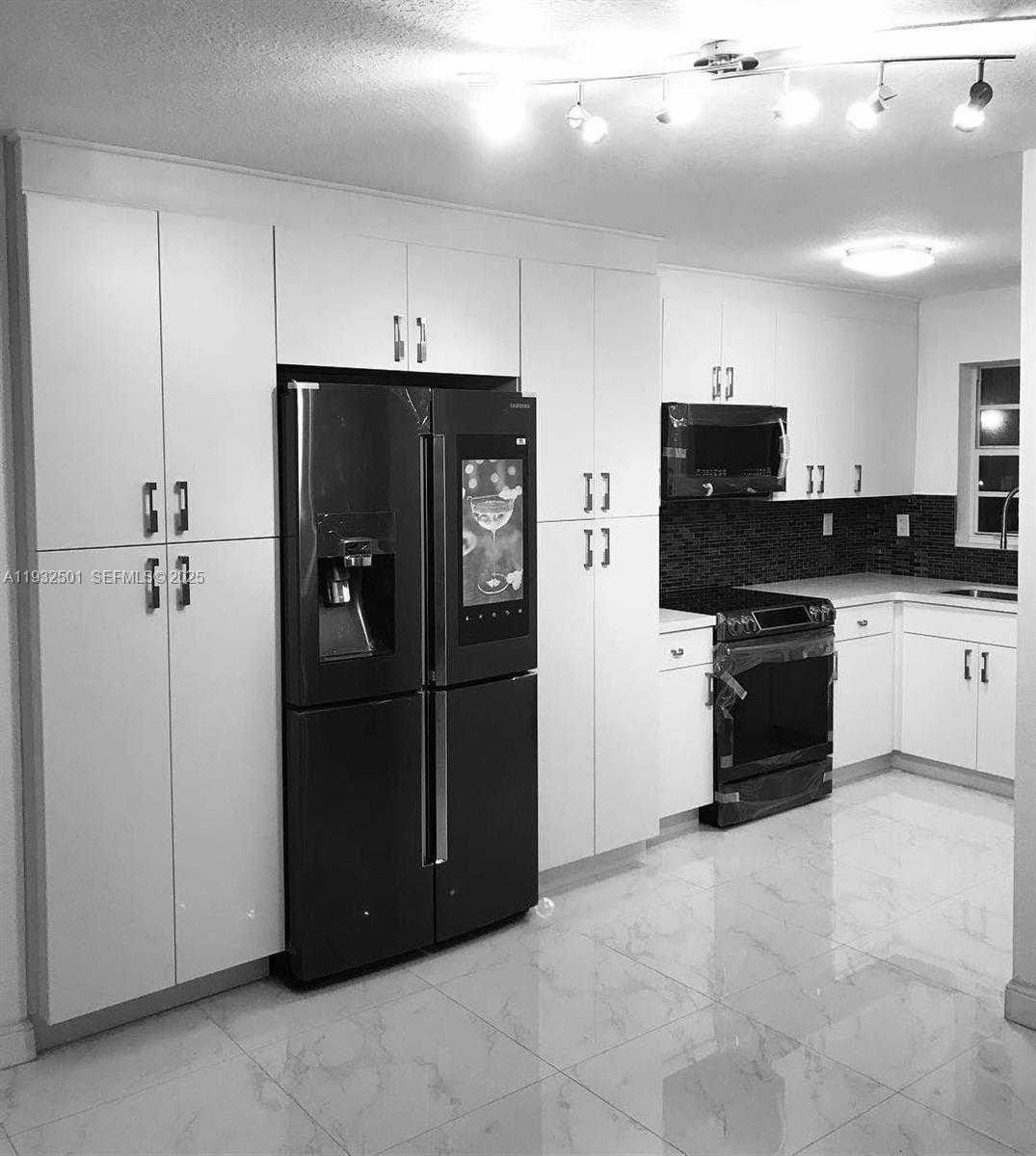 Small Image of 8870 FONTAINEBLEAU BLVD #401, Miami Number 4