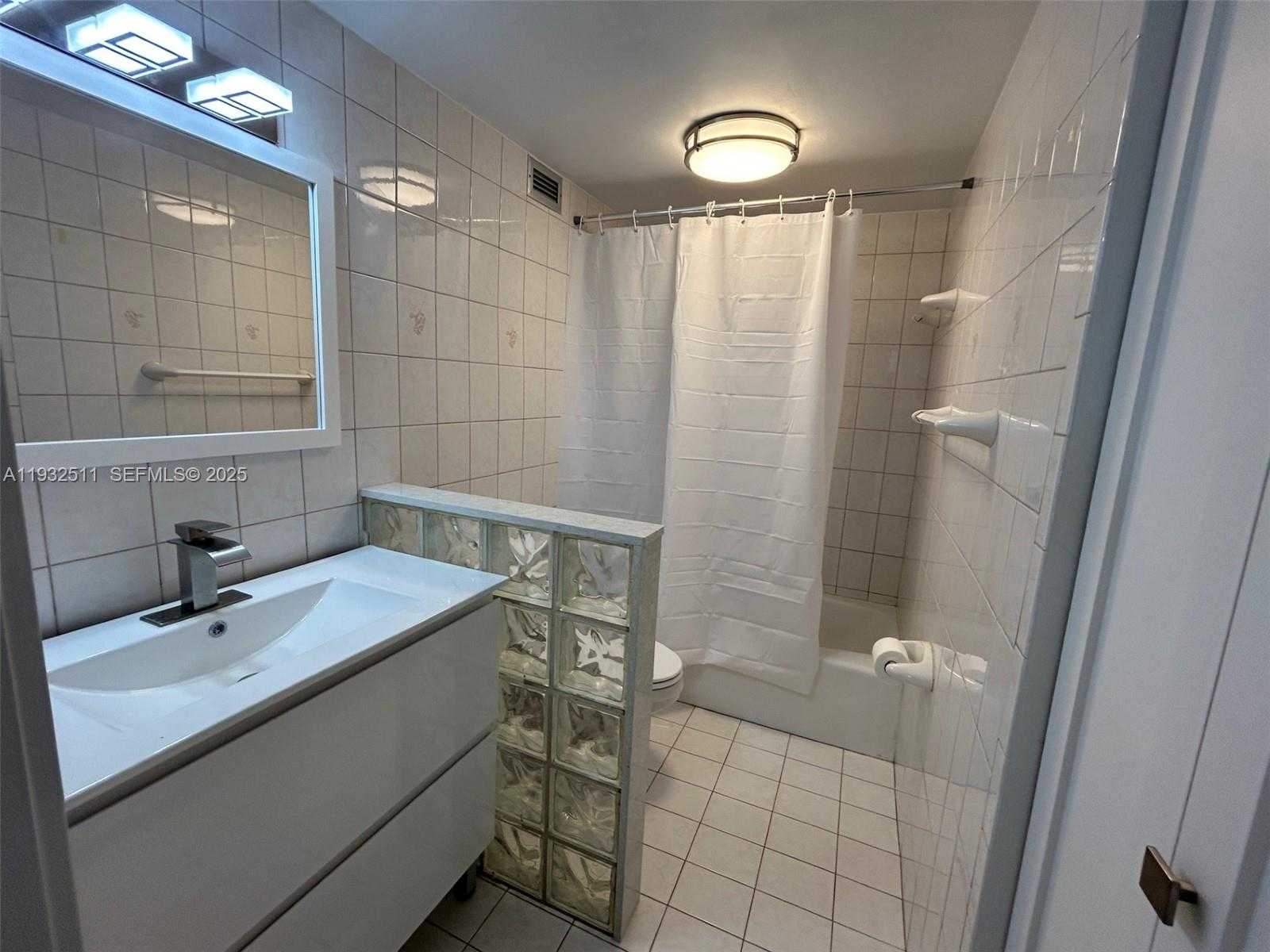 Small Image of 2899 COLLINS AVE #637, Miami Beach Number 11