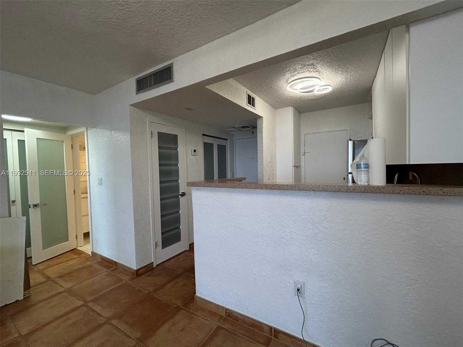 Small Image of 2899 COLLINS AVE #637, Miami Beach Number 2