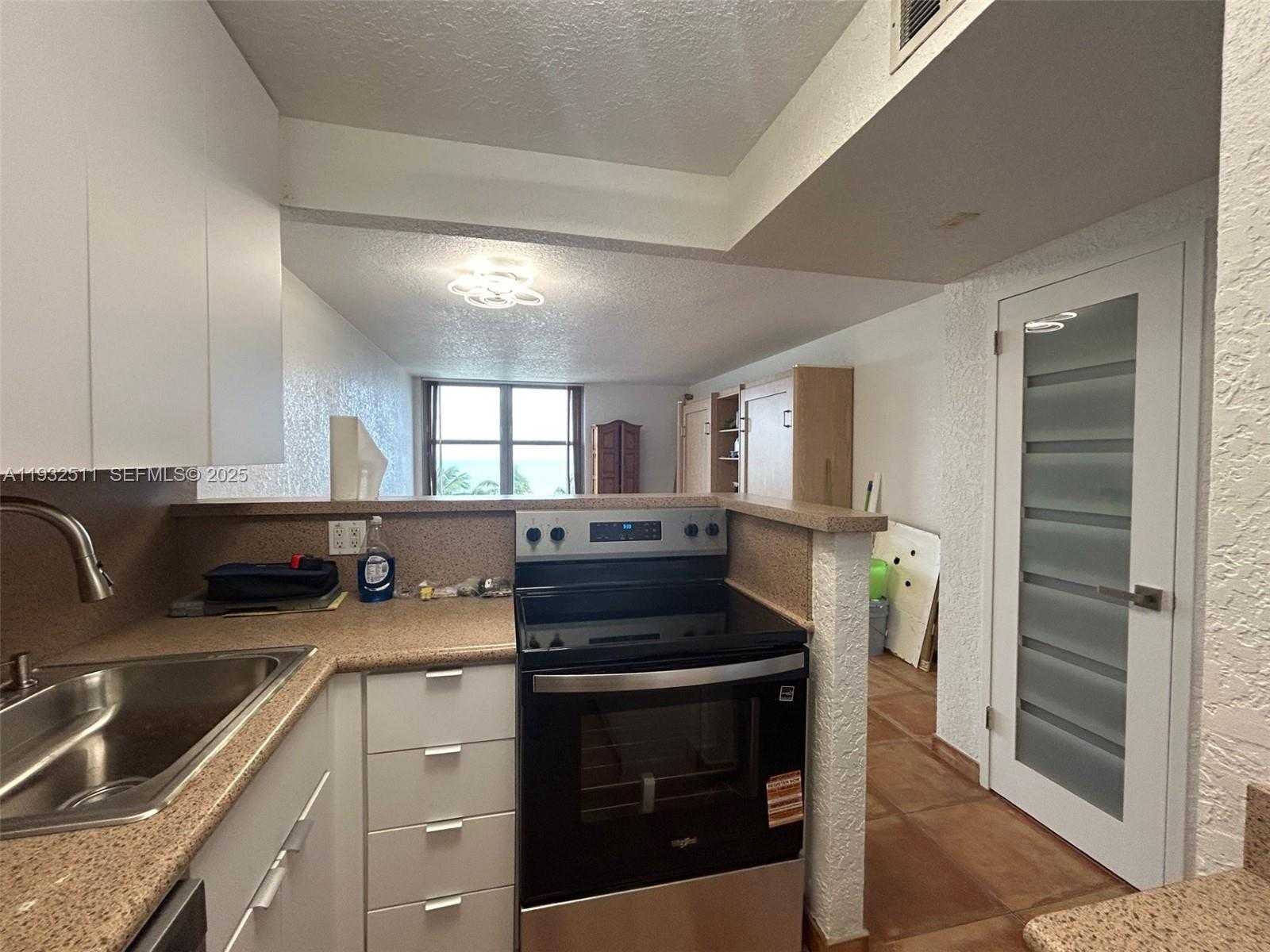 Small Image of 2899 COLLINS AVE #637, Miami Beach Number 4