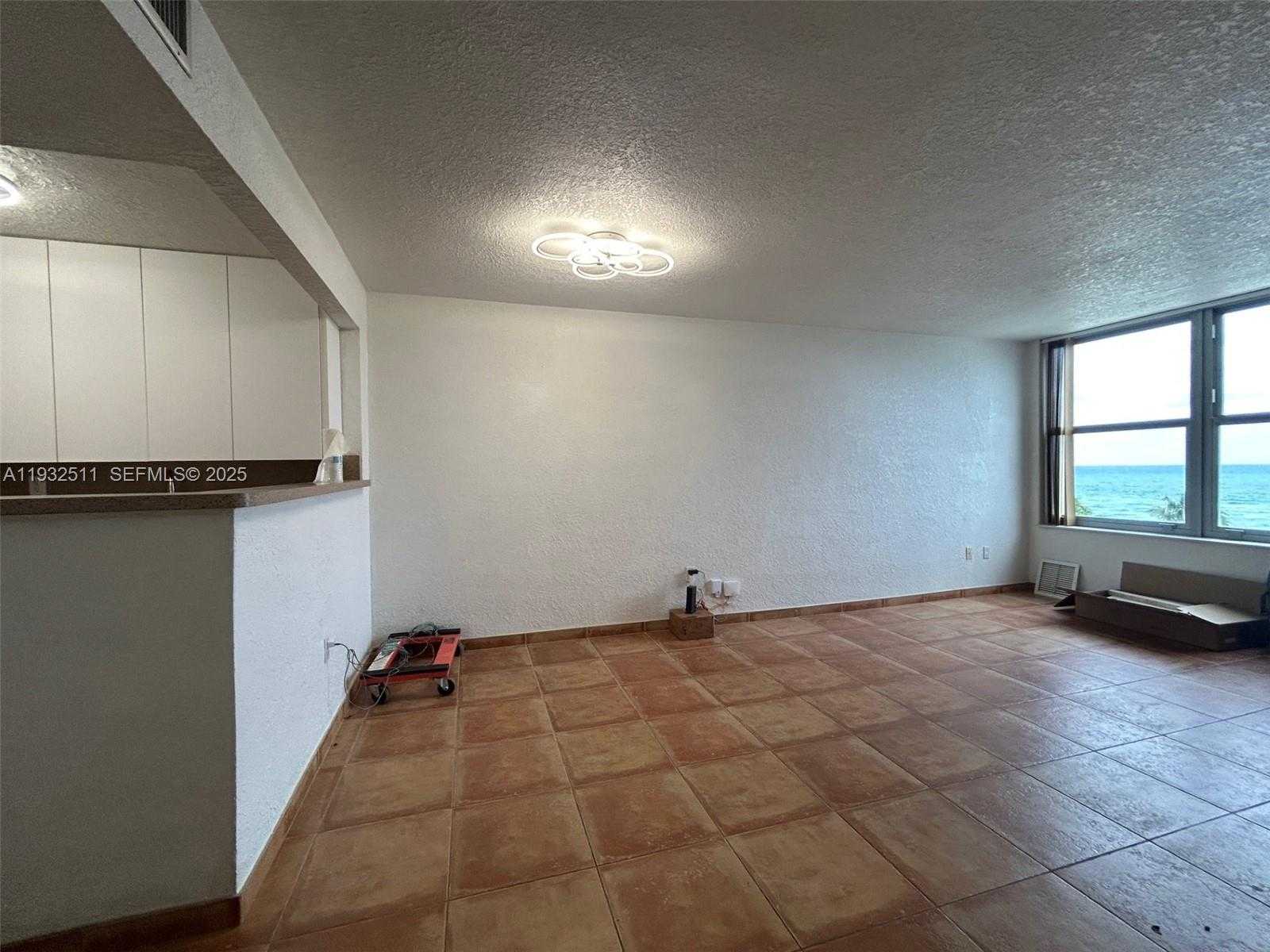 Small Image of 2899 COLLINS AVE #637, Miami Beach Number 7